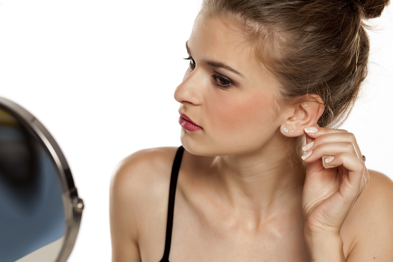 Operacja plastyczna uszu: jak wygląda zabieg?